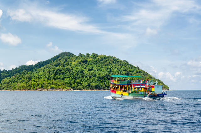 8409-tour-koh-chang-snorkeling-four-islands-bang-bao-village-klong-plu-waterfall-3-days