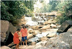 tour mae dea waterfall phitsanulok