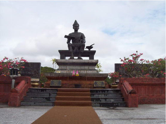 por khun ram kum hang monument sukhothai 1