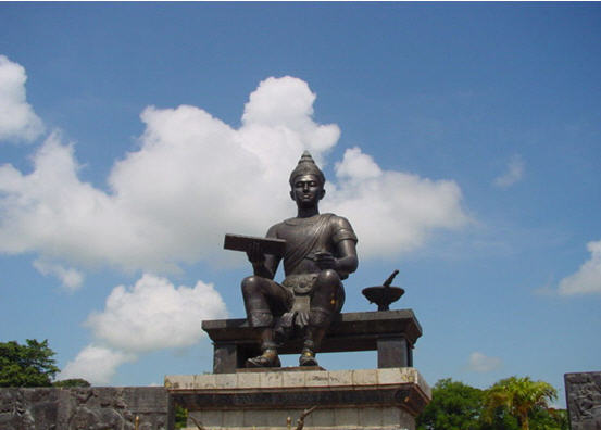 por khun ram kum hang monument sukhothai