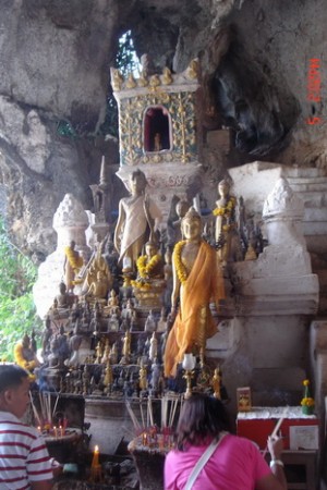 tour-ting-cave-laos-5