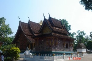 wat-chiang-thong-loas-2