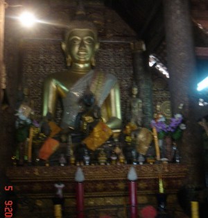 wat-chiang-thong-loas-7