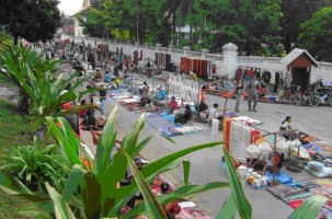 tour-night-market-laos