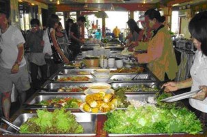 tour-done-chane-restaurant-laos