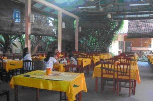 tour-pu-ang-kham-restaurant-laos