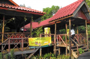 tour-saengrung-restaurant-laos