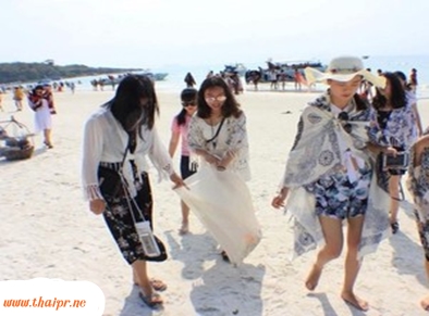 www.thaipr.netเก็บขยะบริเวณชายหาด