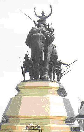 tour-sri-suriyothai-monument-ayutthaya