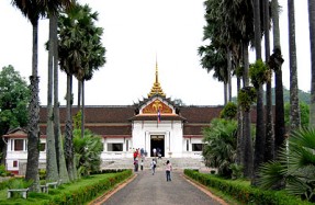 tour-palace-museum-laos-2