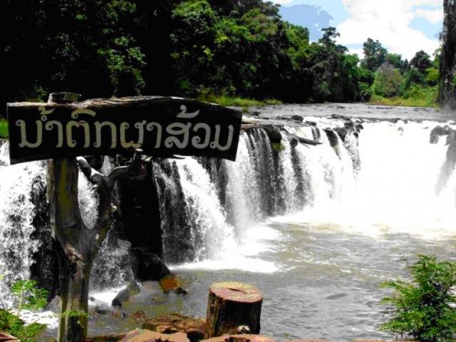 tour-tat-pha-suam-waterfall-laos