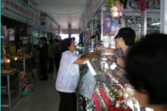 tour-market-duty-free-vietnam-laos