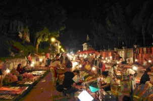 tour-night-market-laos