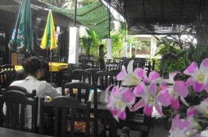 tour-done-chane-restaurant-laos