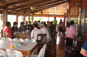 tour-huanlaos-restaurant-laos