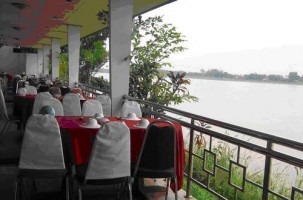 tour-mekong-restaurant-laos