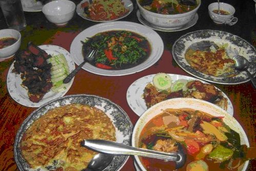 tour-pu-ang-kham-restaurant-laos