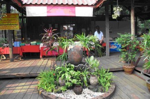 tour-saengrung-restaurant-laos